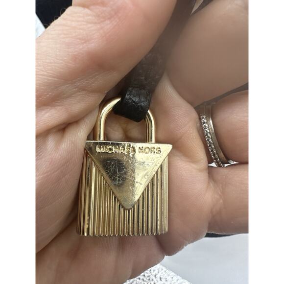 MICHAEL KORS Mercer Medium Pebbled Leather Crossbody Bag in Black Careercore - Picture 8 of 12